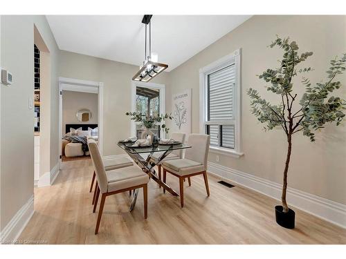 142 Sanford Avenue N, Hamilton, ON - Indoor Photo Showing Dining Room