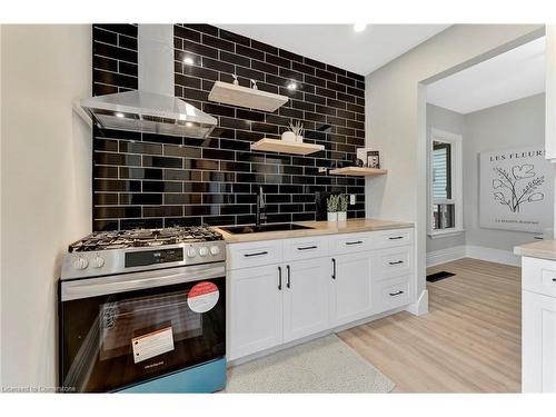 142 Sanford Avenue N, Hamilton, ON - Indoor Photo Showing Kitchen