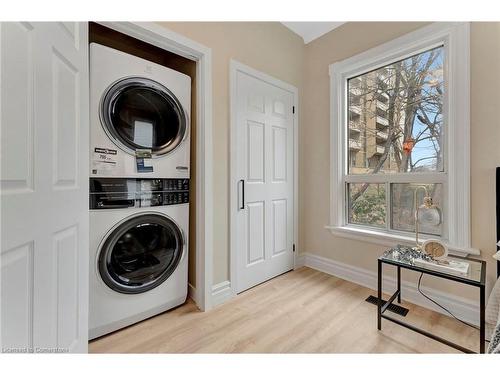 142 Sanford Avenue N, Hamilton, ON - Indoor Photo Showing Laundry Room