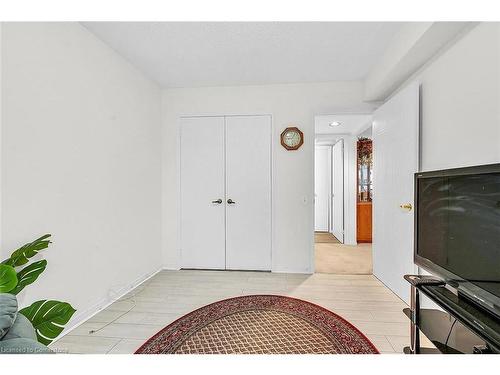 376 Silverbirch Boulevard, Mount Hope, ON - Indoor Photo Showing Other Room