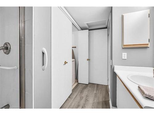 376 Silverbirch Boulevard, Mount Hope, ON - Indoor Photo Showing Bathroom