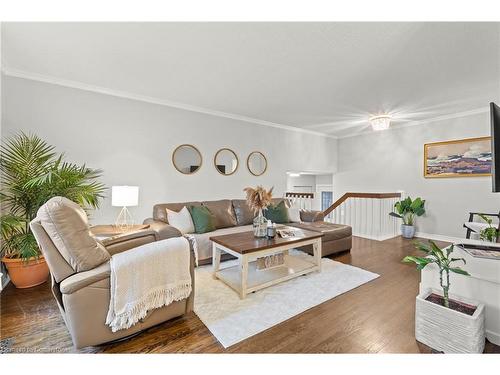 38 Brett Court, Hamilton, ON - Indoor Photo Showing Living Room