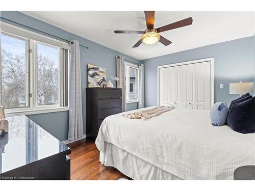 38 Brett Court, Hamilton, ON - Indoor Photo Showing Bedroom