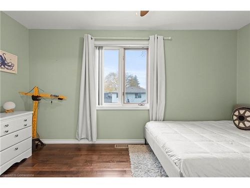 38 Brett Court, Hamilton, ON - Indoor Photo Showing Bedroom