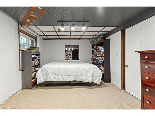 38 Brett Court, Hamilton, ON - Indoor Photo Showing Bedroom