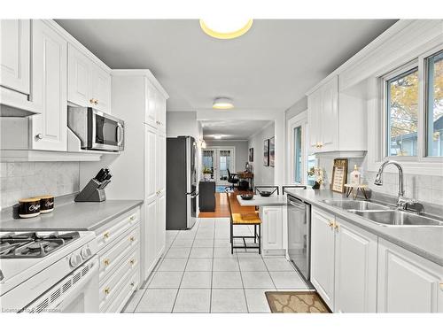 38 Brett Court, Hamilton, ON - Indoor Photo Showing Kitchen With Double Sink