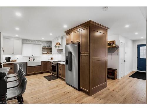 325 East 24Th Street, Hamilton, ON - Indoor Photo Showing Kitchen