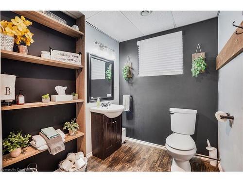 325 East 24Th Street, Hamilton, ON - Indoor Photo Showing Bathroom