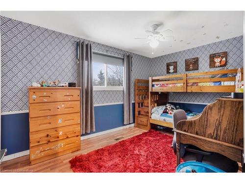 325 East 24Th Street, Hamilton, ON - Indoor Photo Showing Bedroom