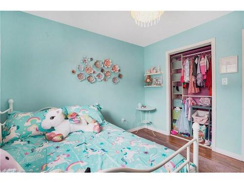 325 East 24Th Street, Hamilton, ON - Indoor Photo Showing Bedroom