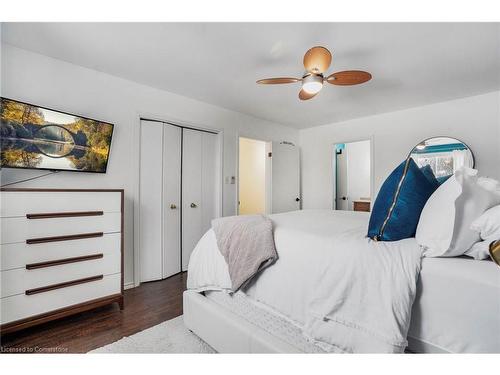 325 East 24Th Street, Hamilton, ON - Indoor Photo Showing Bedroom