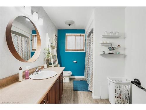 325 East 24Th Street, Hamilton, ON - Indoor Photo Showing Bathroom