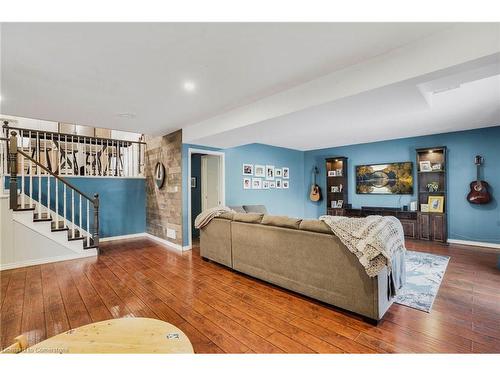 325 East 24Th Street, Hamilton, ON - Indoor Photo Showing Living Room