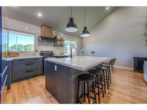 6 Shirley Street, Dundas, ON - Indoor Photo Showing Kitchen With Upgraded Kitchen