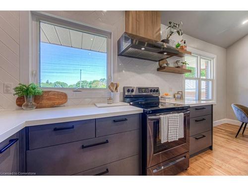 6 Shirley Street, Dundas, ON - Indoor Photo Showing Kitchen