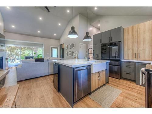 6 Shirley Street, Dundas, ON - Indoor Photo Showing Kitchen With Upgraded Kitchen