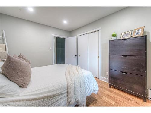 6 Shirley Street, Dundas, ON - Indoor Photo Showing Bedroom