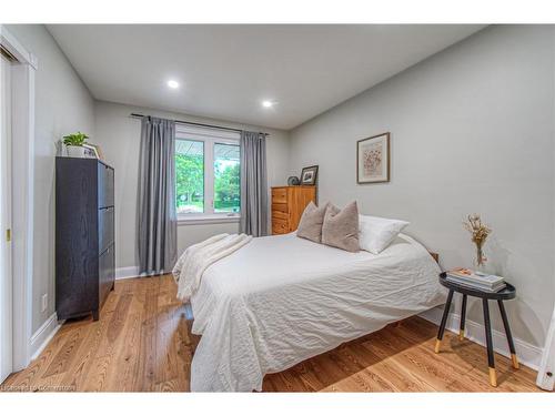 6 Shirley Street, Dundas, ON - Indoor Photo Showing Bedroom