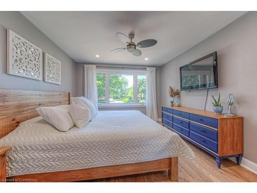 6 Shirley Street, Dundas, ON - Indoor Photo Showing Bedroom