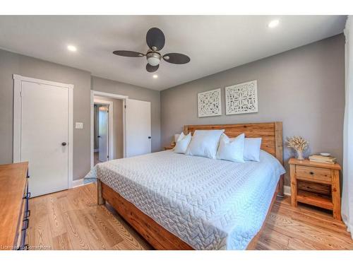 6 Shirley Street, Dundas, ON - Indoor Photo Showing Bedroom