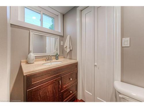 6 Shirley Street, Dundas, ON - Indoor Photo Showing Bathroom