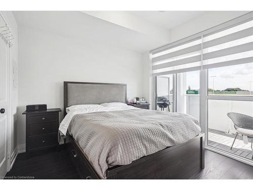 222-65 Speers Road, Oakville, ON - Indoor Photo Showing Bedroom