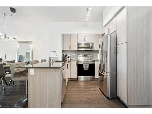 222-65 Speers Road, Oakville, ON - Indoor Photo Showing Kitchen With Stainless Steel Kitchen With Upgraded Kitchen