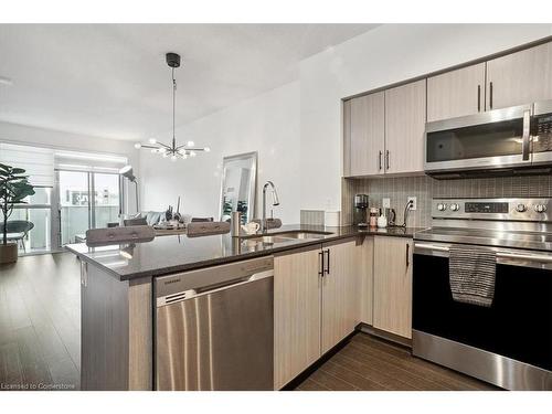 222-65 Speers Road, Oakville, ON - Indoor Photo Showing Kitchen With Stainless Steel Kitchen