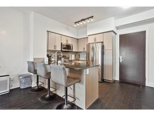 222-65 Speers Road, Oakville, ON - Indoor Photo Showing Kitchen With Stainless Steel Kitchen