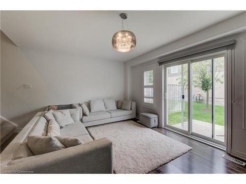 34 Arlington Crescent, Guelph, ON - Indoor Photo Showing Living Room