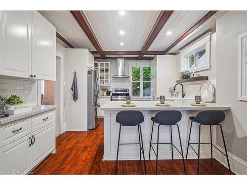 55 Balmoral Avenue N, Hamilton, ON - Indoor Photo Showing Kitchen