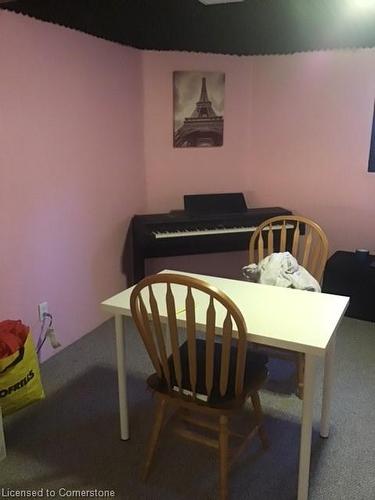 14 Danbury Street, Dundas, ON - Indoor Photo Showing Bedroom