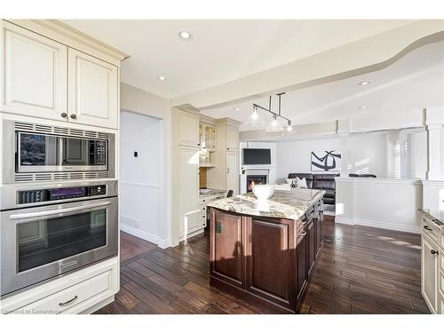 1594 Stillriver Crescent, Mississauga, ON - Indoor Photo Showing Kitchen