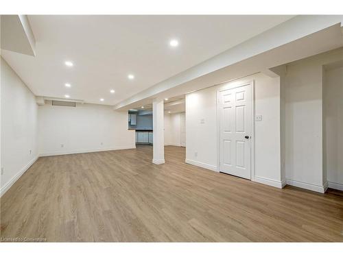 1594 Stillriver Crescent, Mississauga, ON - Indoor Photo Showing Kitchen