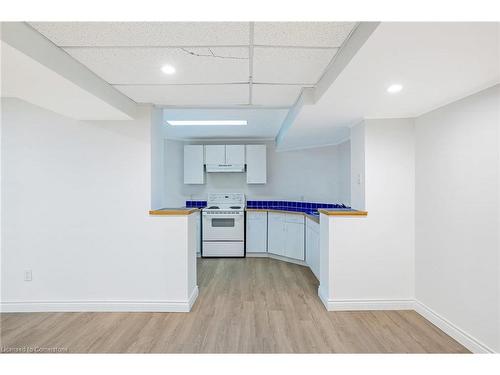 1594 Stillriver Crescent, Mississauga, ON - Indoor Photo Showing Kitchen With Double Sink