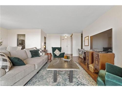 1414-500 Green Road, Stoney Creek, ON - Indoor Photo Showing Living Room