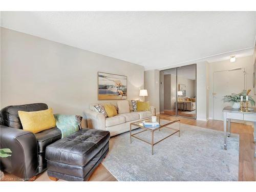 507-1966 Main Street E, Hamilton, ON - Indoor Photo Showing Living Room