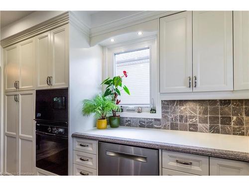 1043 Joan Drive, Burlington, ON - Indoor Photo Showing Kitchen