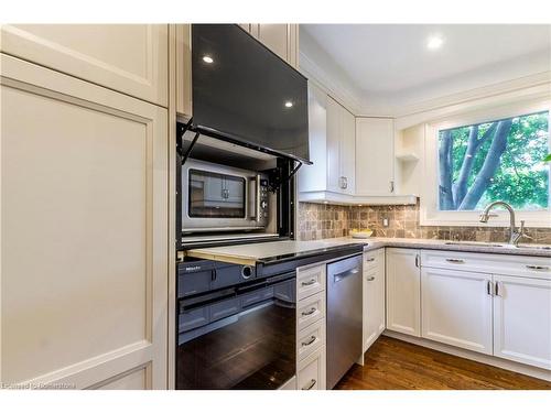 1043 Joan Drive, Burlington, ON - Indoor Photo Showing Kitchen