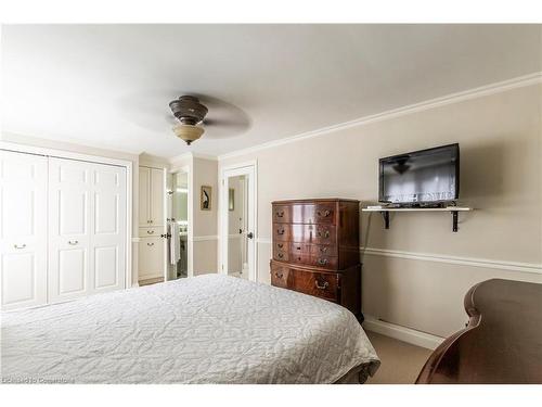 1043 Joan Drive, Burlington, ON - Indoor Photo Showing Bedroom