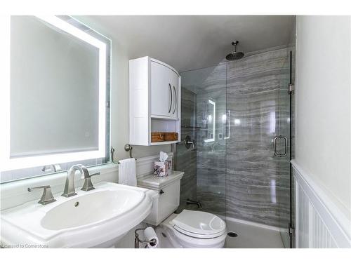 1043 Joan Drive, Burlington, ON - Indoor Photo Showing Bathroom