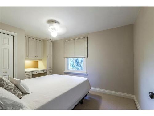 1043 Joan Drive, Burlington, ON - Indoor Photo Showing Bedroom