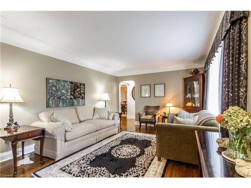 1043 Joan Drive, Burlington, ON - Indoor Photo Showing Living Room