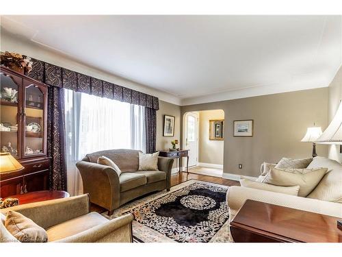 1043 Joan Drive, Burlington, ON - Indoor Photo Showing Living Room