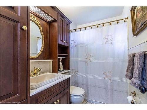 1043 Joan Drive, Burlington, ON - Indoor Photo Showing Bathroom