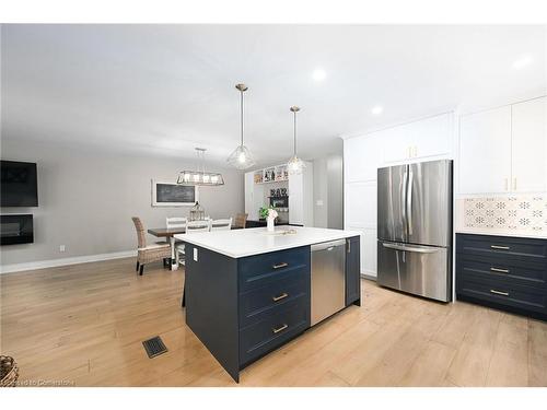 8 Gafney Court, Hamilton, ON - Indoor Photo Showing Kitchen With Upgraded Kitchen