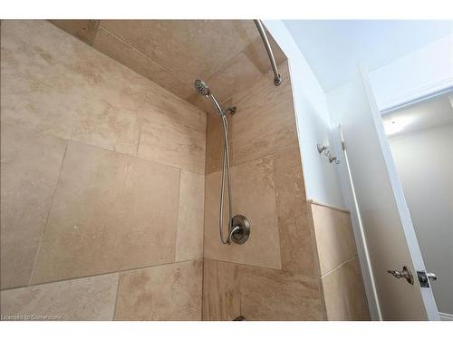 8 Gafney Court, Hamilton, ON - Indoor Photo Showing Bathroom