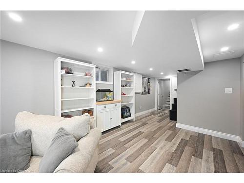 8 Gafney Court, Hamilton, ON - Indoor