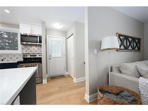 8 Gafney Court, Hamilton, ON - Indoor Photo Showing Kitchen