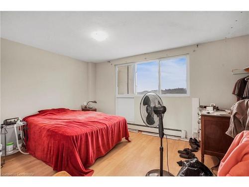 832-350 Quigley Road, Hamilton, ON - Indoor Photo Showing Bedroom